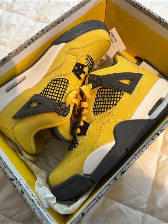 Jordan Shoes - Jordan Retro 4 lightning sneakers